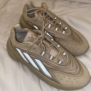Adidas Womens size 7 PERFECT CONDITION